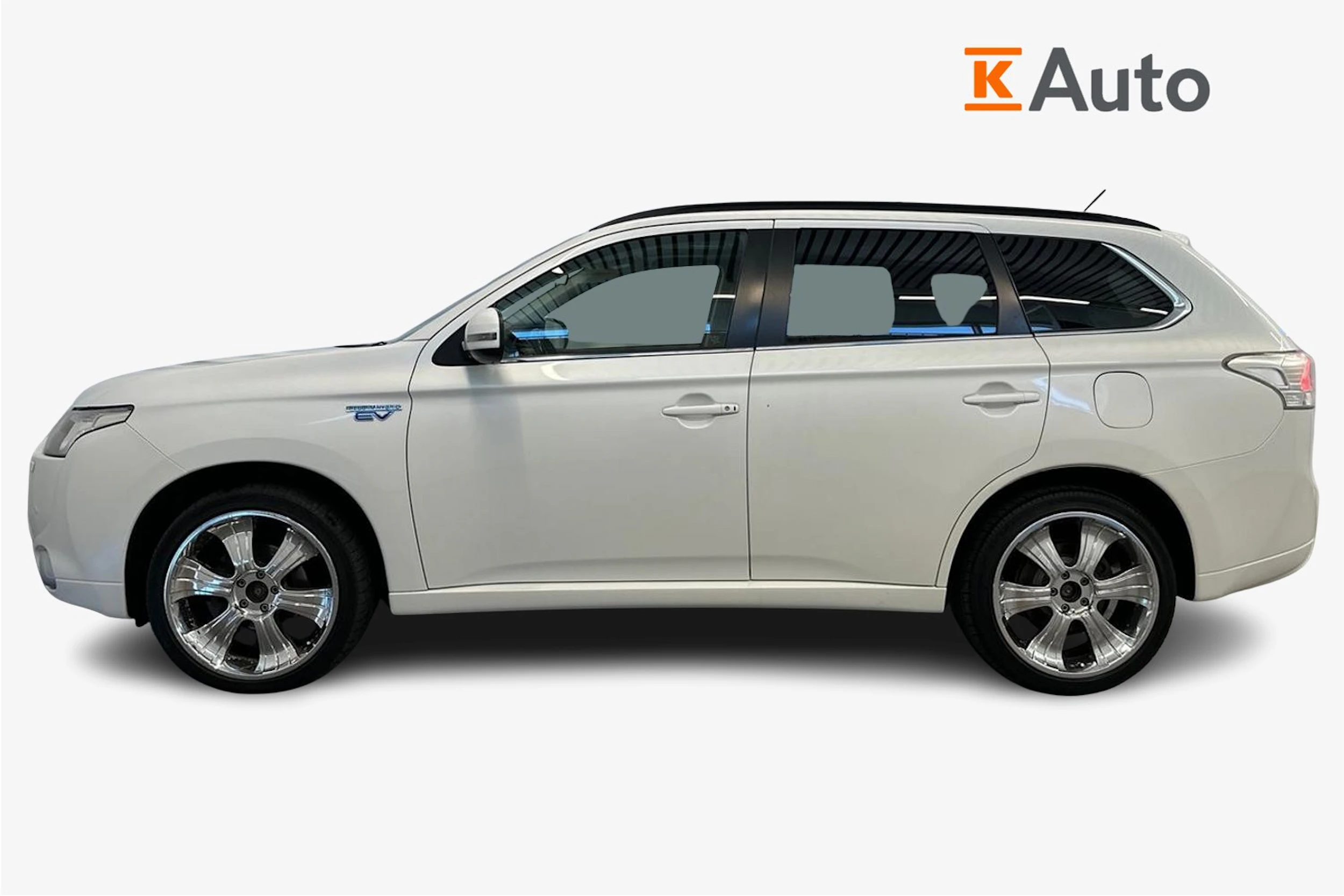 valkoinen Mitsubishi Outlander PHEV 2014 kuva 5.