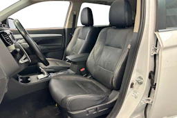 valkoinen Mitsubishi Outlander PHEV 2014 kuva 7.