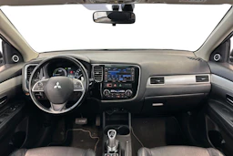 valkoinen Mitsubishi Outlander PHEV 2014 kuva 9.