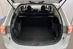 valkoinen Mitsubishi Outlander PHEV 2014 kuva 13.