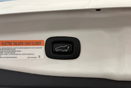 valkoinen Mitsubishi Outlander PHEV 2014 kuva 14.