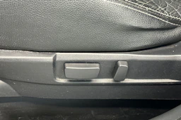 valkoinen Mitsubishi Outlander PHEV 2014 kuva 16.