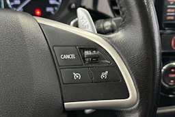 valkoinen Mitsubishi Outlander PHEV 2014 kuva 19.