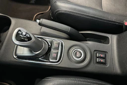 valkoinen Mitsubishi Outlander PHEV 2014 kuva 21.