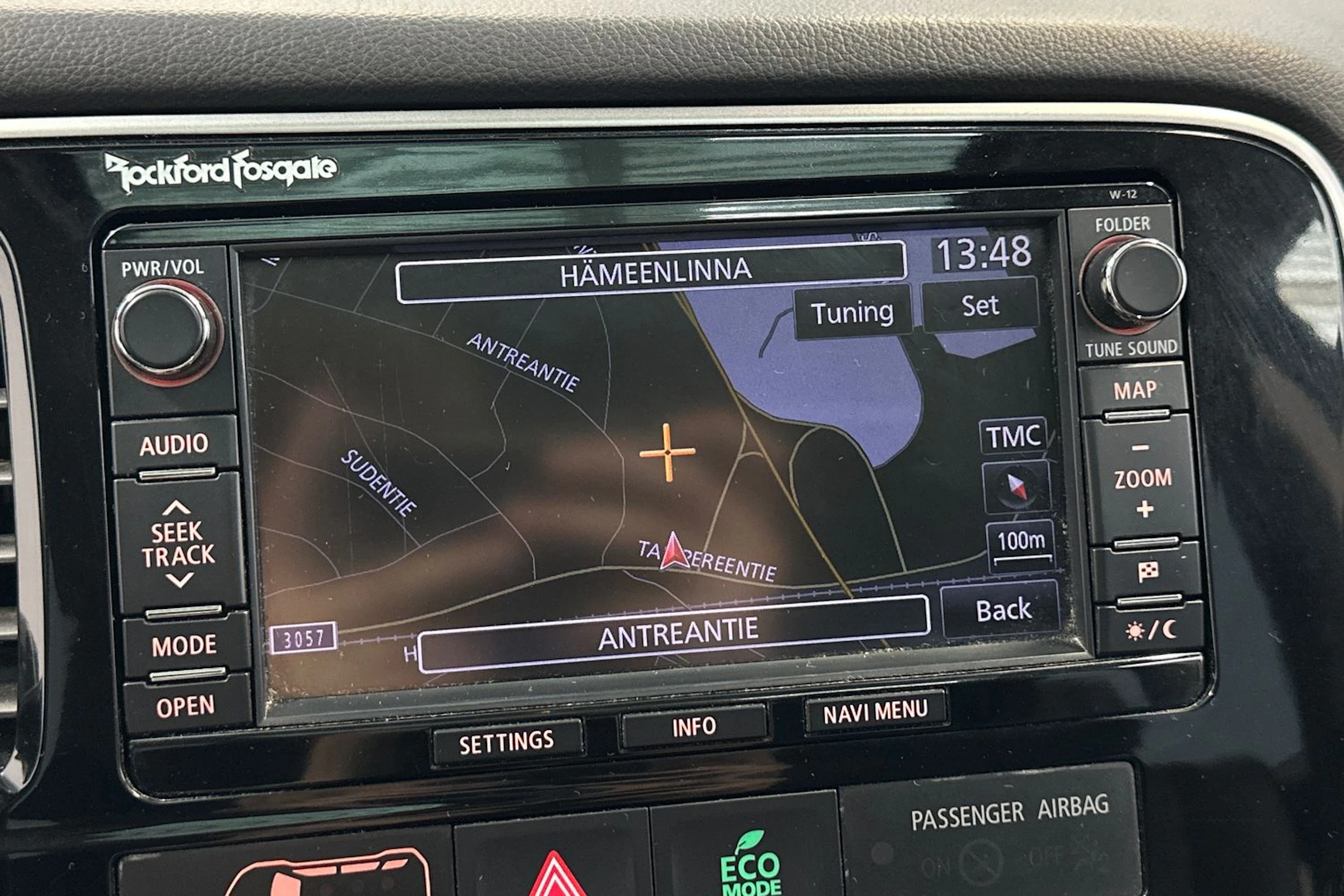 valkoinen Mitsubishi Outlander PHEV 2014 kuva 25.