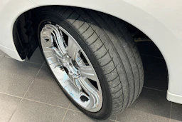 valkoinen Mitsubishi Outlander PHEV 2014 kuva 29.