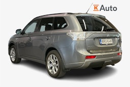 harmaa Mitsubishi Outlander PHEV 2015 kuva 2.