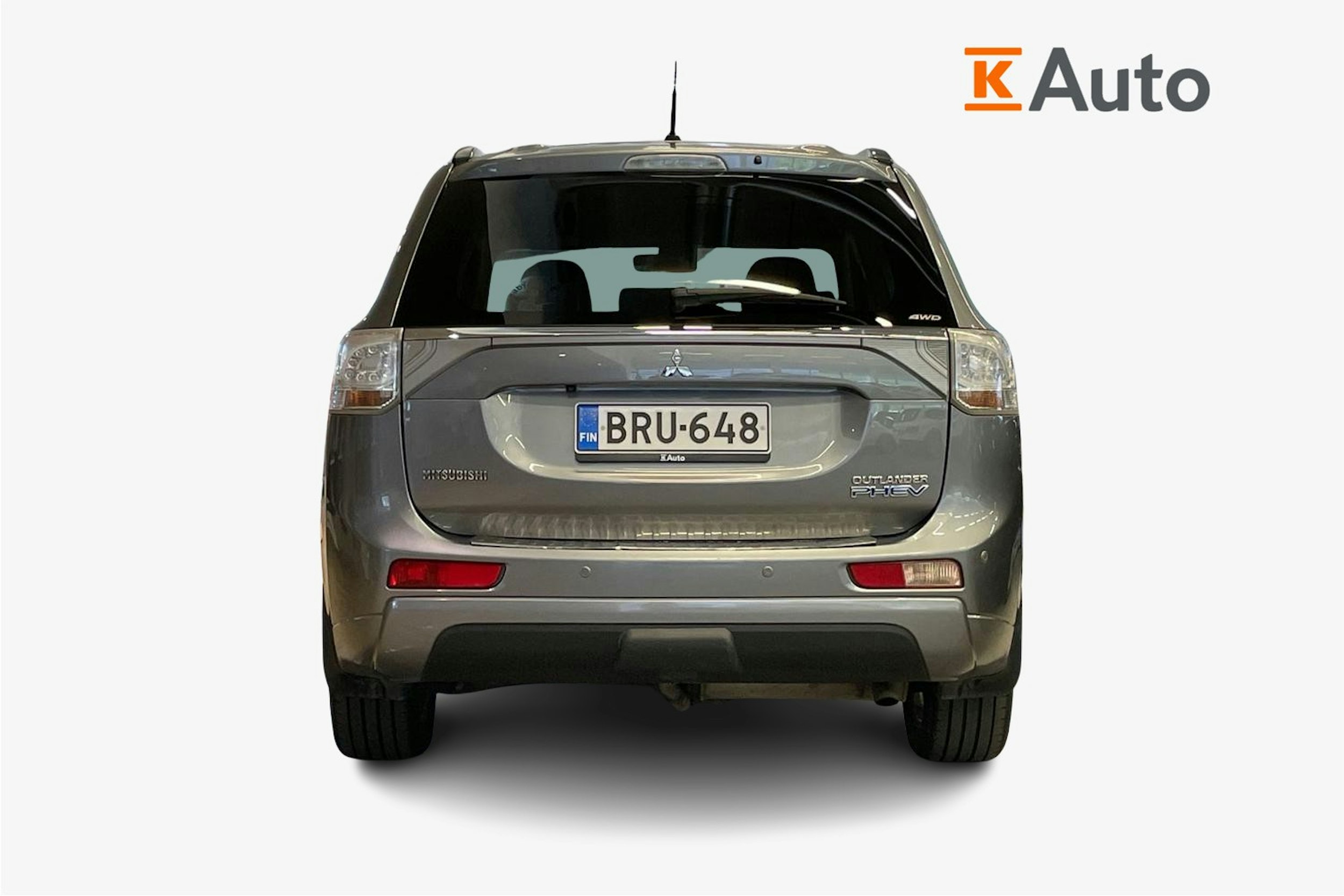 harmaa Mitsubishi Outlander PHEV 2015 kuva 3.