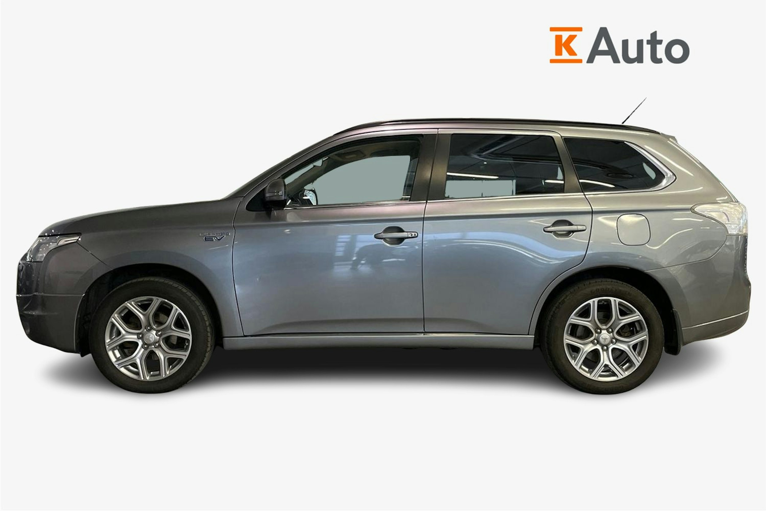 harmaa Mitsubishi Outlander PHEV 2015 kuva 6.