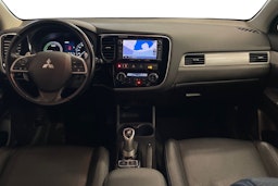 harmaa Mitsubishi Outlander PHEV 2015 kuva 9.