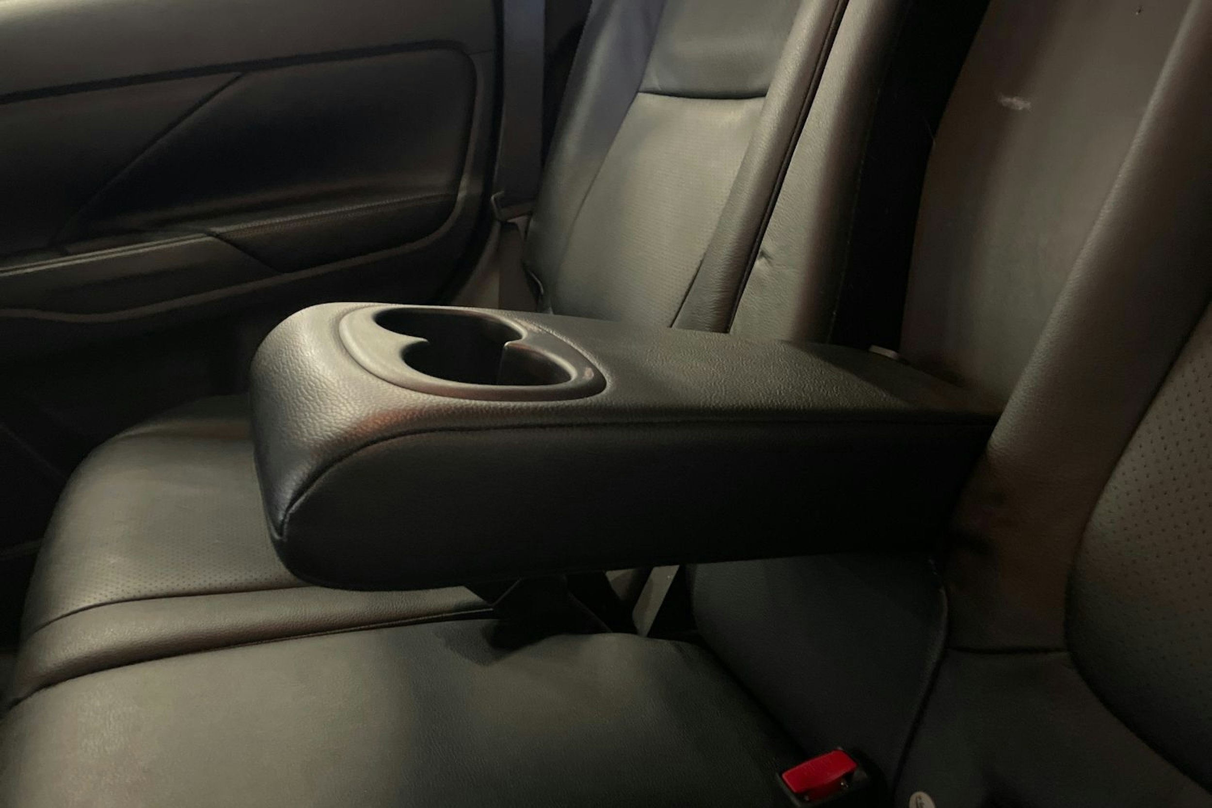 harmaa Mitsubishi Outlander PHEV 2015 kuva 14.