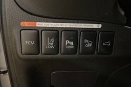 harmaa Mitsubishi Outlander PHEV 2015 kuva 16.