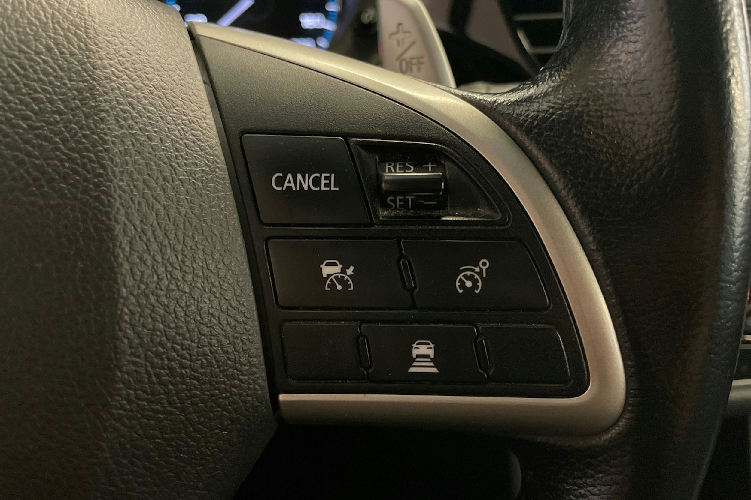 harmaa Mitsubishi Outlander PHEV 2015 kuva 20.