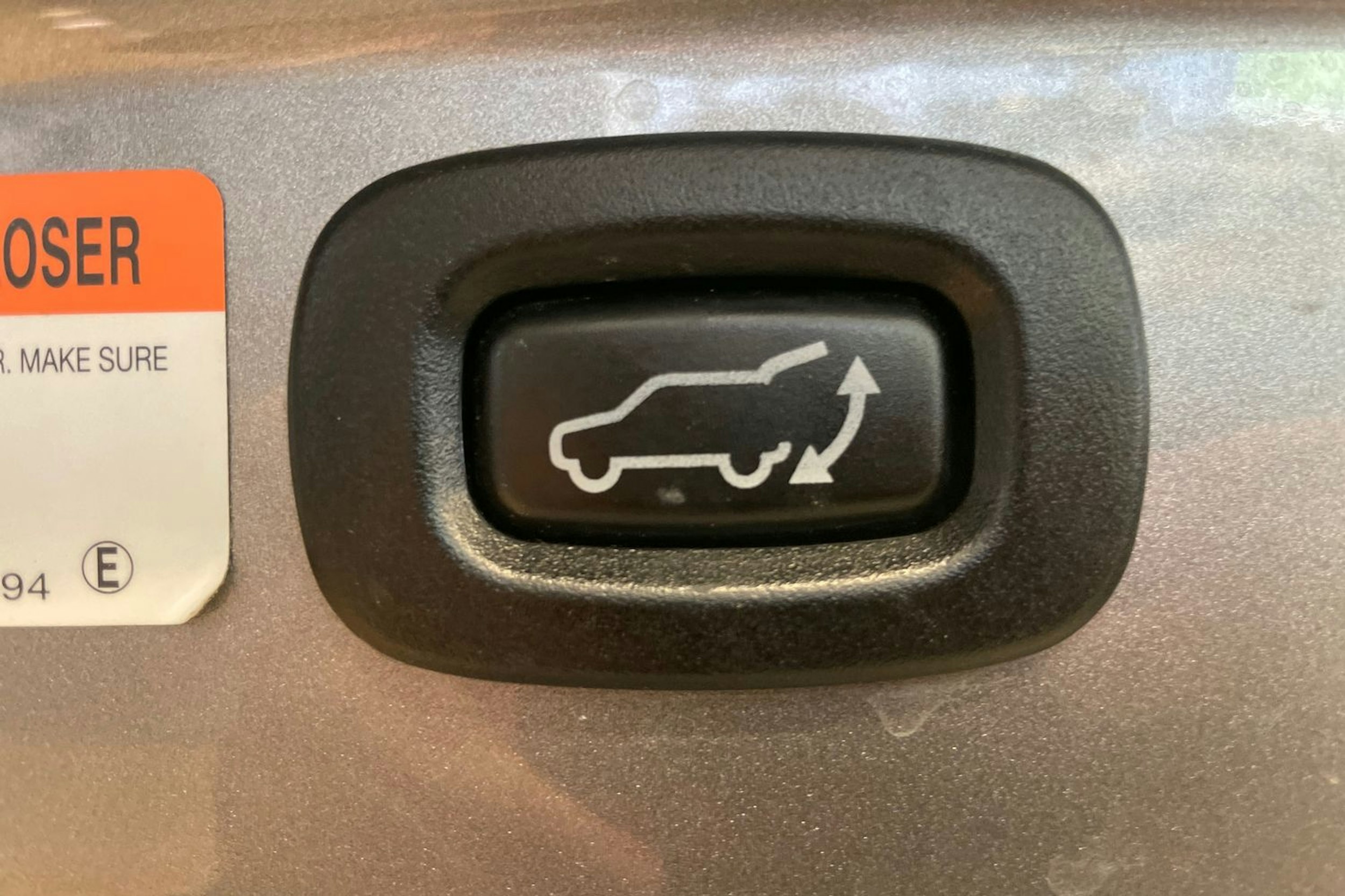 harmaa Mitsubishi Outlander PHEV 2015 kuva 24.