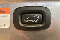 harmaa Mitsubishi Outlander PHEV 2015 kuva 24.