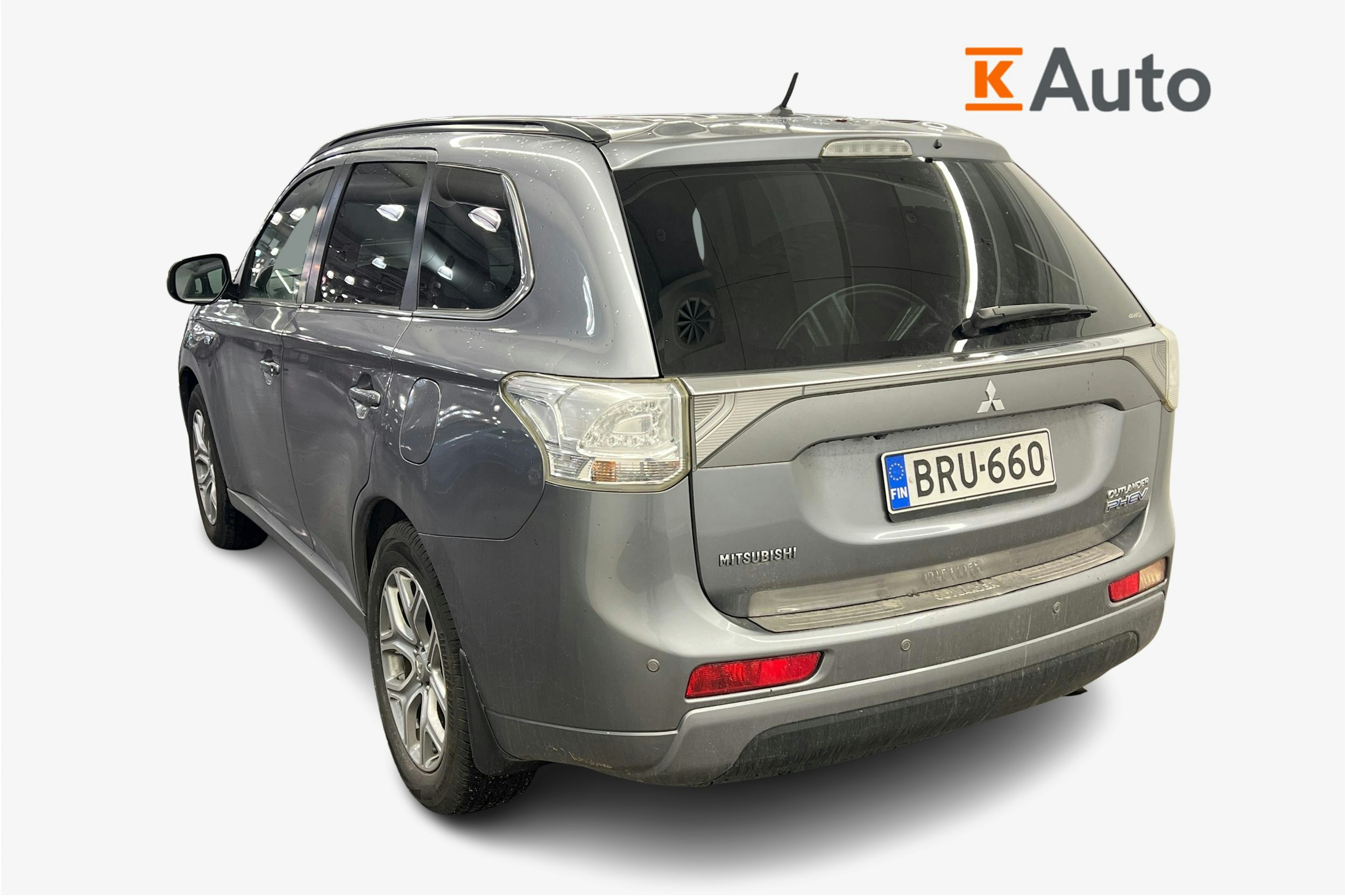 Harmaa Mitsubishi Outlander PHEV 2015 kuva 2.