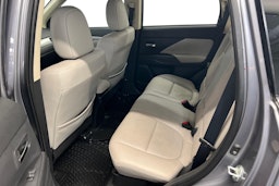 Harmaa Mitsubishi Outlander PHEV 2015 kuva 10.