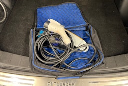 Harmaa Mitsubishi Outlander PHEV 2015 kuva 17.