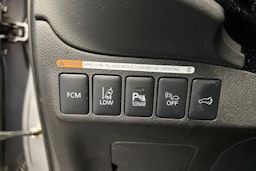 Harmaa Mitsubishi Outlander PHEV 2015 kuva 19.