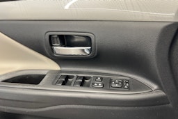 Harmaa Mitsubishi Outlander PHEV 2015 kuva 20.