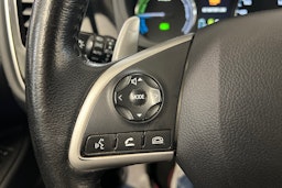 Harmaa Mitsubishi Outlander PHEV 2015 kuva 22.