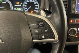 Harmaa Mitsubishi Outlander PHEV 2015 kuva 23.