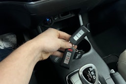 Harmaa Mitsubishi Outlander PHEV 2015 kuva 27.