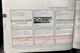 Harmaa Mitsubishi Outlander PHEV 2015 kuva 29.