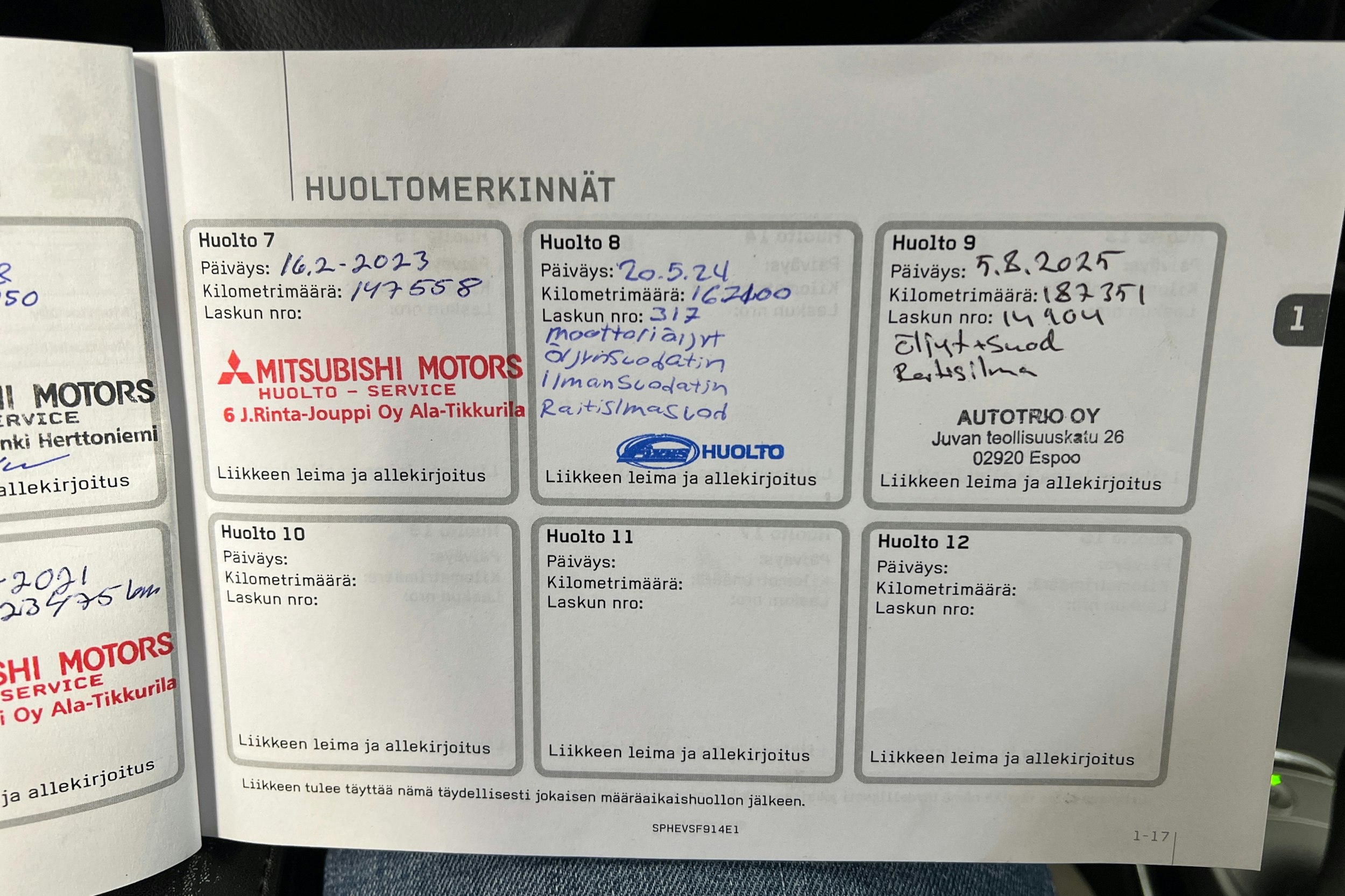 Harmaa Mitsubishi Outlander PHEV 2015 kuva 30.