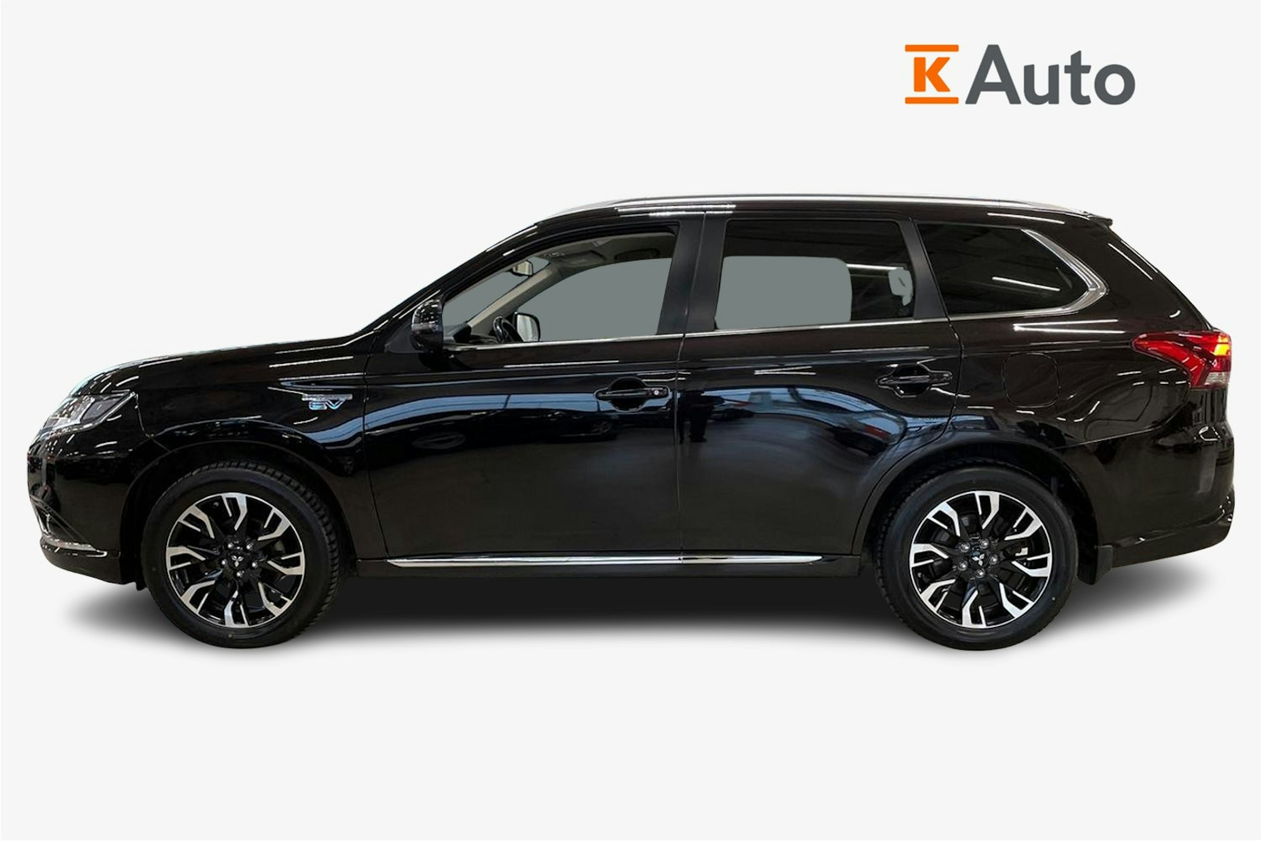 musta Mitsubishi Outlander PHEV 2015 kuva 6.