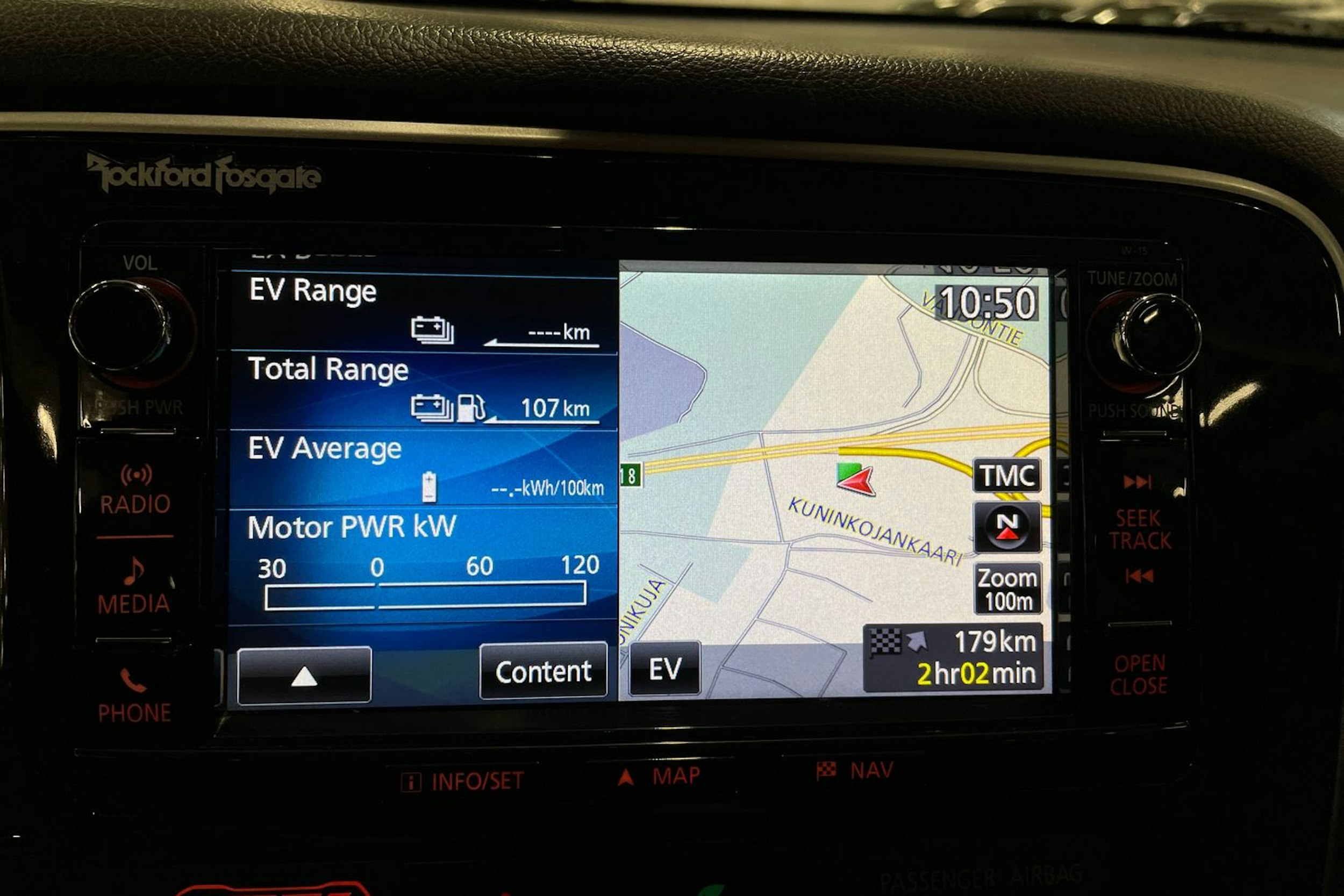 musta Mitsubishi Outlander PHEV 2015 kuva 25.