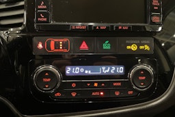 musta Mitsubishi Outlander PHEV 2015 kuva 27.