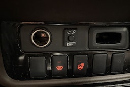 musta Mitsubishi Outlander PHEV 2015 kuva 28.