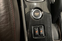 musta Mitsubishi Outlander PHEV 2015 kuva 31.