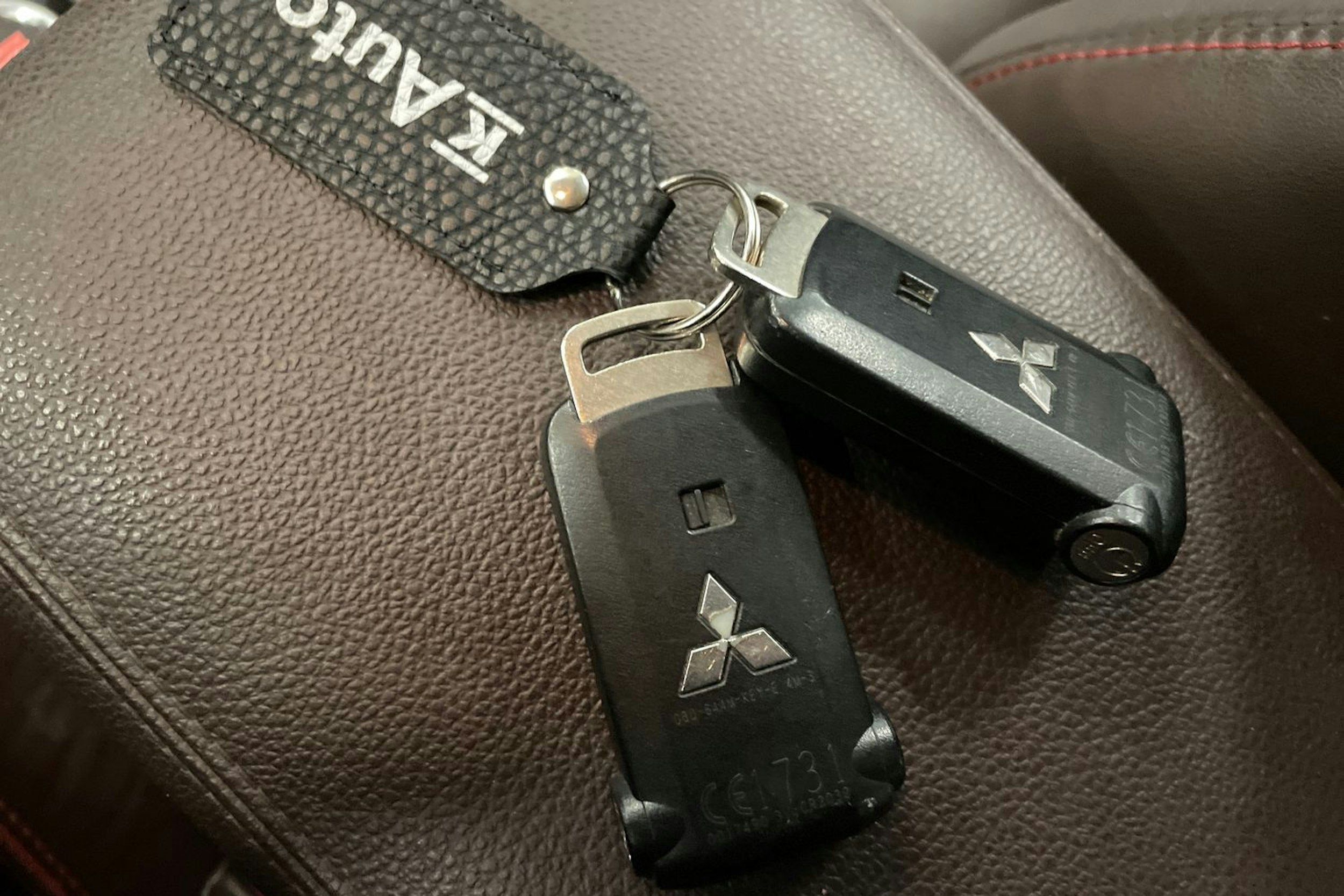 musta Mitsubishi Outlander PHEV 2015 kuva 32.
