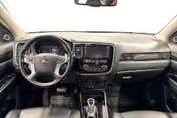 Musta Mitsubishi Outlander PHEV 2016 kuva 9.
