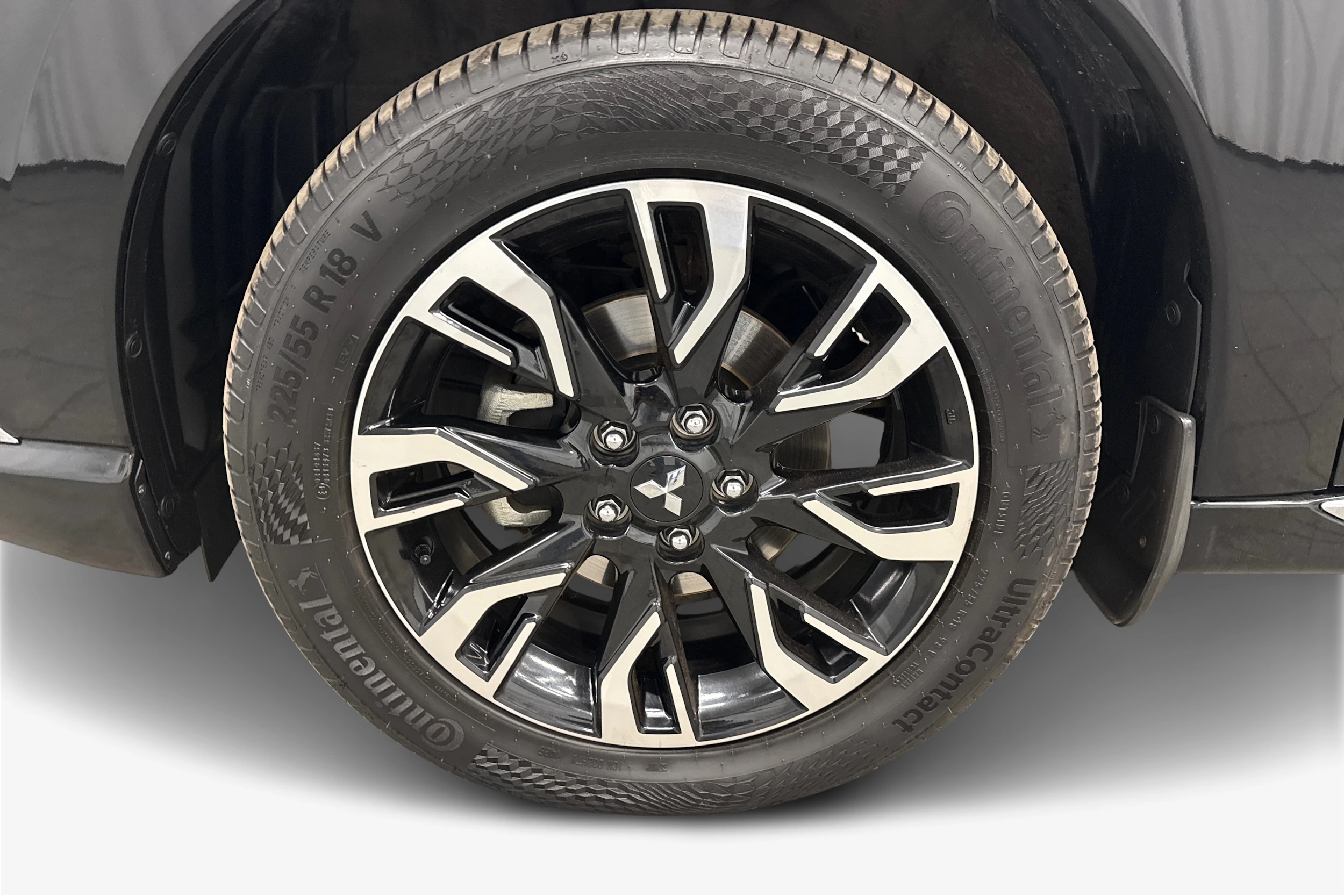 Musta Mitsubishi Outlander PHEV 2016 kuva 12.