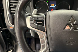 Musta Mitsubishi Outlander PHEV 2016 kuva 16.