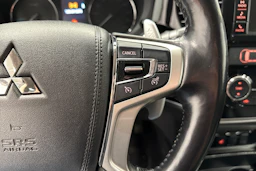 Musta Mitsubishi Outlander PHEV 2016 kuva 17.