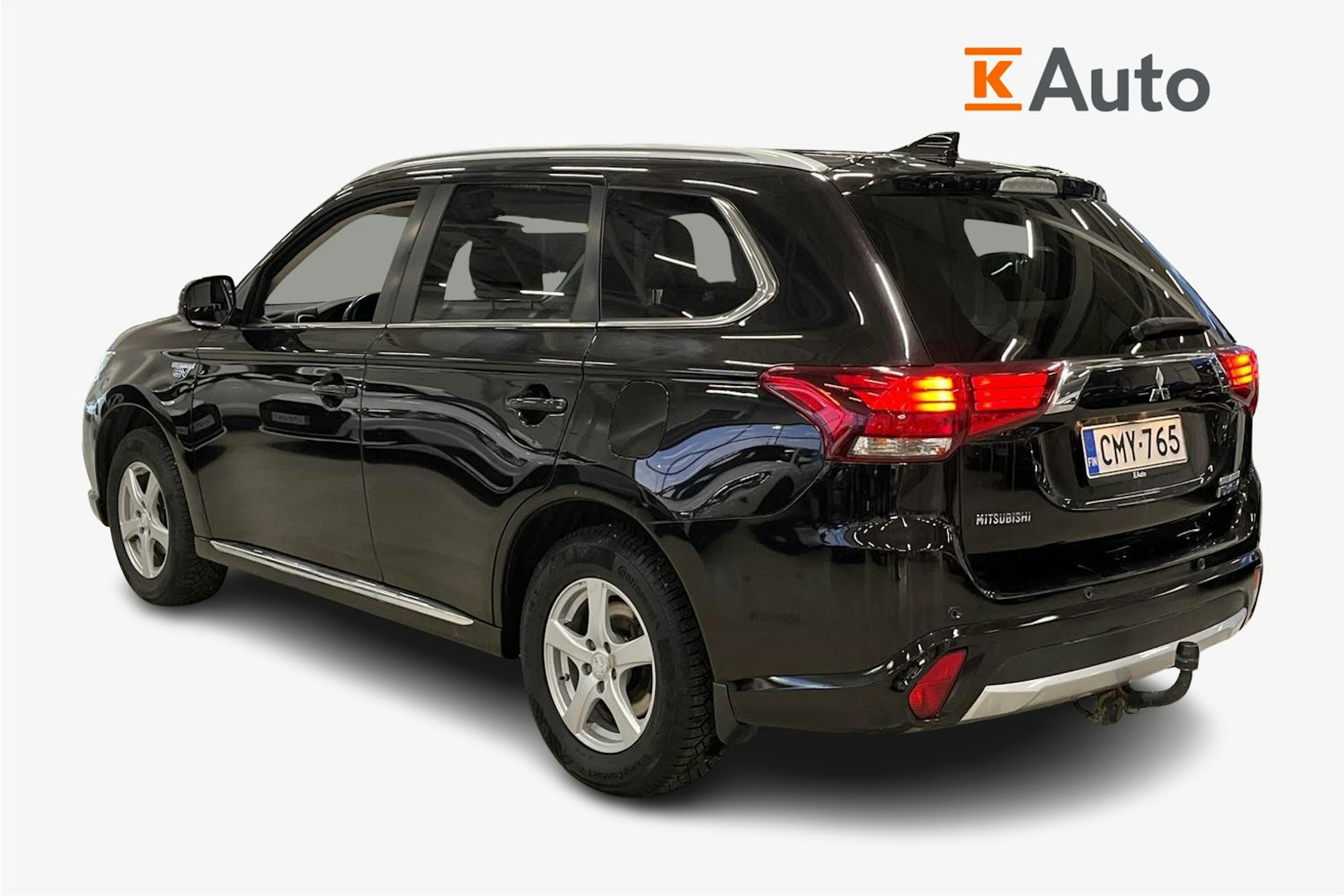 musta Mitsubishi Outlander PHEV 2016 kuva 2.