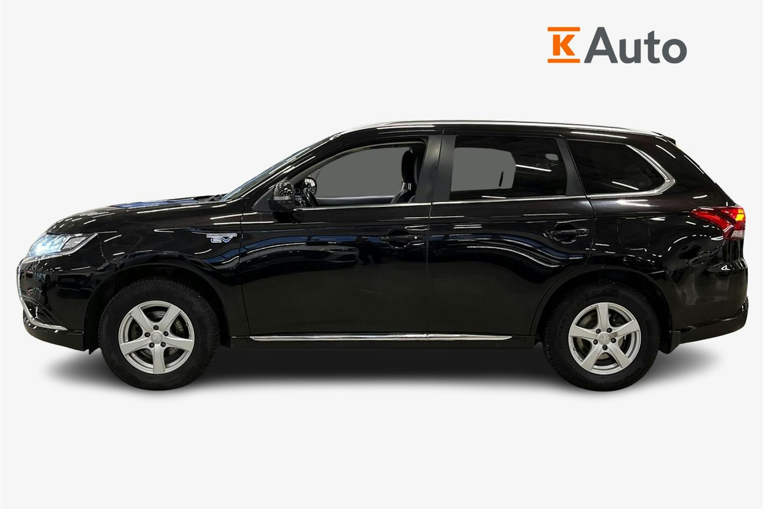 musta Mitsubishi Outlander PHEV 2016 kuva 6.