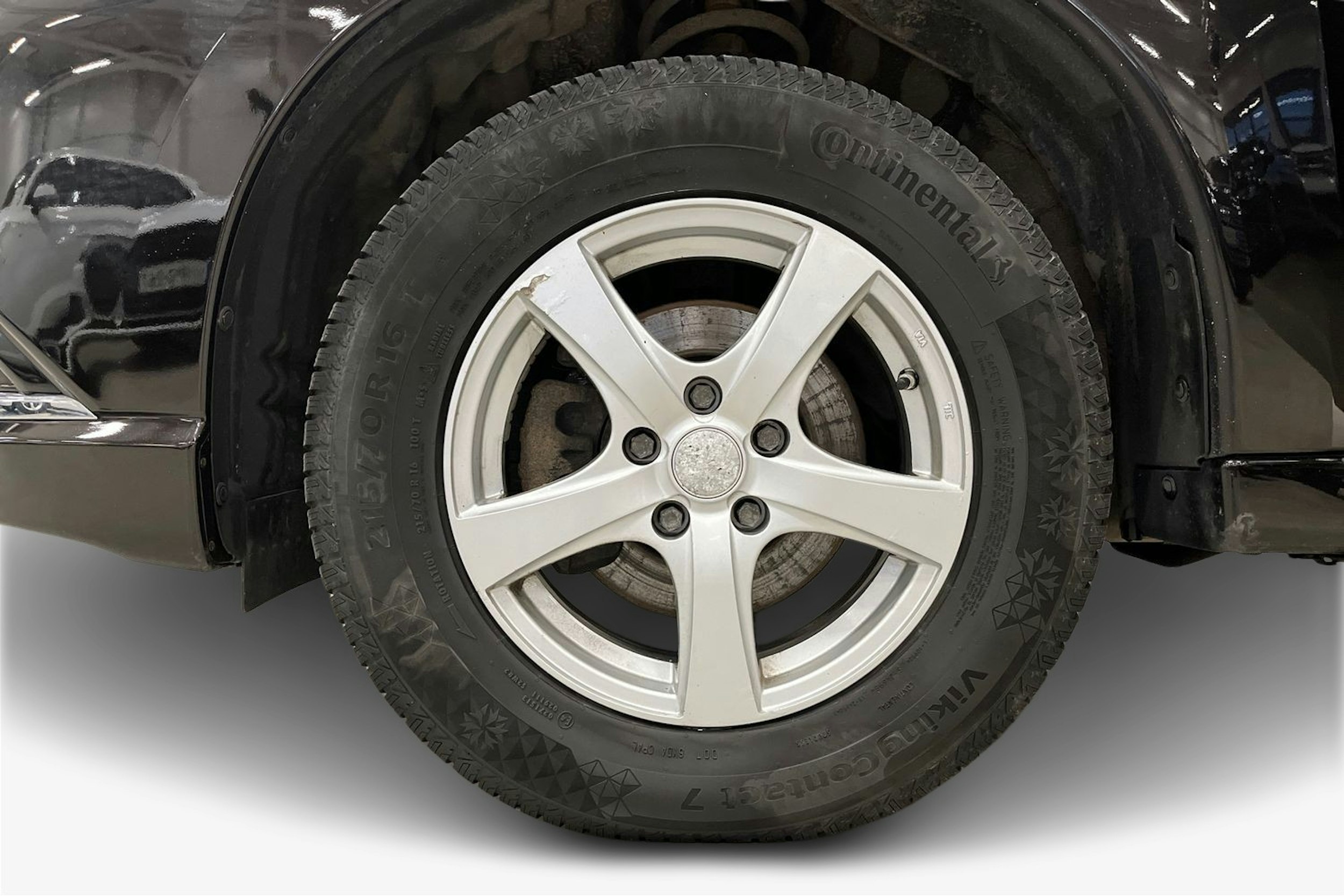 musta Mitsubishi Outlander PHEV 2016 kuva 11.