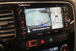 musta Mitsubishi Outlander PHEV 2016 kuva 20.