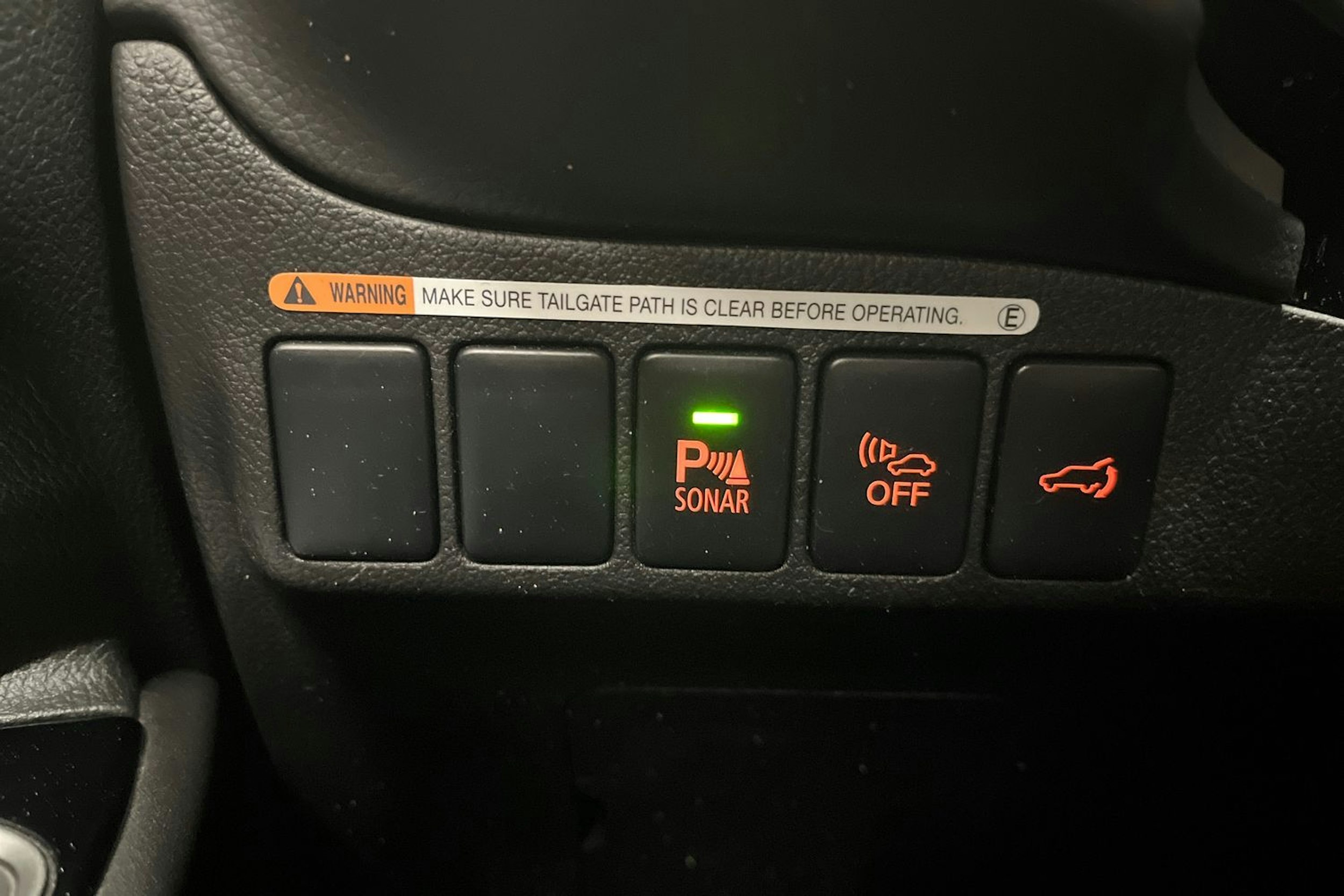 musta Mitsubishi Outlander PHEV 2016 kuva 26.