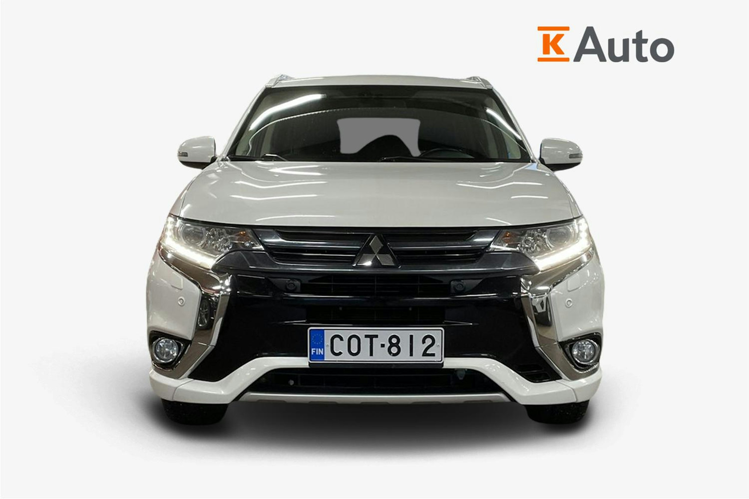 Valkoinen Mitsubishi Outlander PHEV 2016 kuva 5.