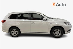 Valkoinen Mitsubishi Outlander PHEV 2016 kuva 6.