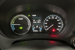 Valkoinen Mitsubishi Outlander PHEV 2016 kuva 15.