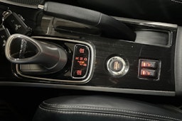 Valkoinen Mitsubishi Outlander PHEV 2016 kuva 19.