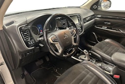 valkoinen Mitsubishi Outlander PHEV 2016 kuva 3.