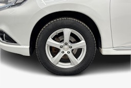 valkoinen Mitsubishi Outlander PHEV 2016 kuva 9.